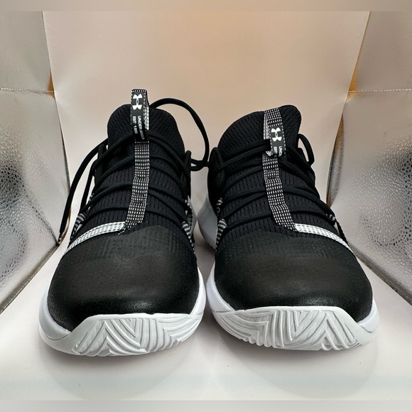 Under Armour Shoes - Under Armour Black and White Volleyball Shoes Size 10 *NEW*